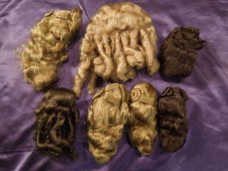 Vintage Box of Various Doll ' s Hair,  Small Wigs,  Hair Pins,  Bangs - Curls 2