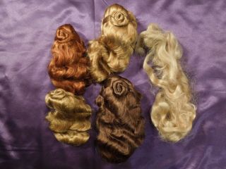 Vintage Box of Various Doll ' s Hair,  Small Wigs,  Hair Pins,  Bangs - Curls 6