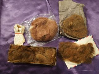 Vintage Box of Various Doll ' s Hair,  Small Wigs,  Hair Pins,  Bangs - Curls 7