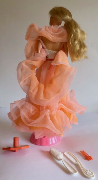 VIntage BARBIE 1984 PEACHES ' N CREAM Superstar Era Doll Gown Shoes Spinner 4