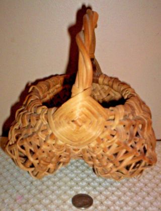 Antique Vintage Handmade Small Bun Egg Basket Made USA 4