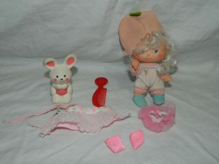 Vintage Strawberry Shortcake Doll Apricot With Hopsalot Bunny Hat & Comb