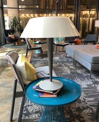 Sleek Mid - Century Modern Table Lamp By Lightolier Designed By Gerald Thurston