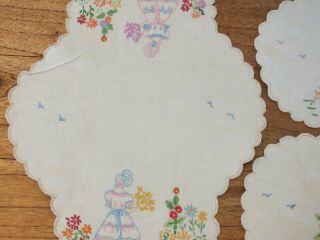 VINTAGE EMBROIDERED CRINOLINE LADY LINEN MATS X 3 DOILLIES TABLE CENTRE RUNNER 3