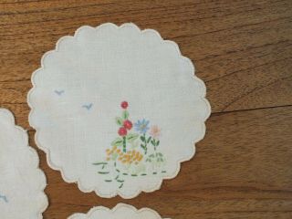 VINTAGE EMBROIDERED CRINOLINE LADY LINEN MATS X 3 DOILLIES TABLE CENTRE RUNNER 5