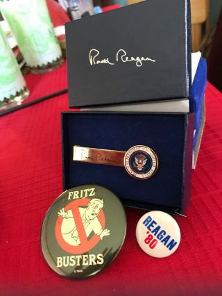 Ronald Reagan Tie Bar Engraved Signature & Presidential Seal & 2 Buttons