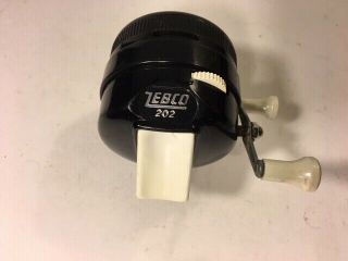 VINTAGE ZEBCO 202 FISHING REEL MADE IN USA 4