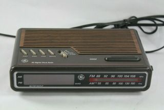 Vintage Ge 7 - 4612a Digital Am/fm Radio Alarm Clock Woodgrain W/ Battery