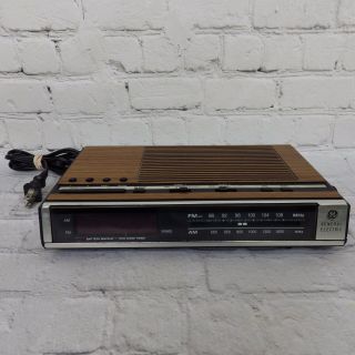 Ge 7 - 4636d Wood Grain Vintage Am/fm Radio Alarm Clock W/ Dual Alarms