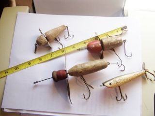 Antique Vintage Wood Fishing Lures Assorted Larger Size Unknown And Shakespeare