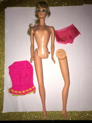 Vintage Mod Talking Barbie Blonde 1 leg detached Other One Glued. 3