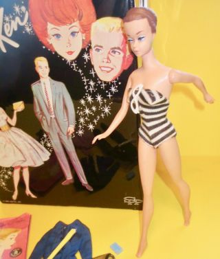 1963 VINTAGE FASHION QUEEN BARBIE IN CASE WITH CLOTHING ACCESSORIES SHOES BOOTS, 2