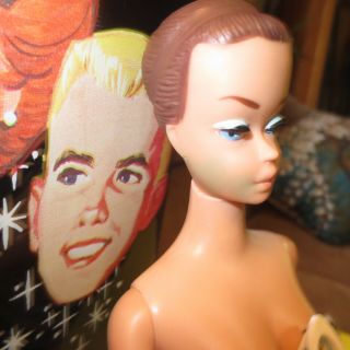 1963 VINTAGE FASHION QUEEN BARBIE IN CASE WITH CLOTHING ACCESSORIES SHOES BOOTS, 8