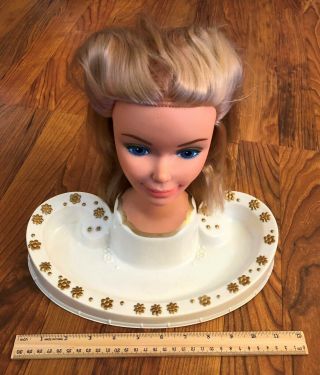 1976 Mattel Barbie Styling Make Up Hairdresser Head