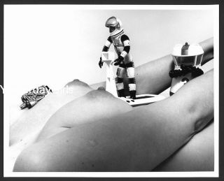 Ygst - 1383 Vintage B/w 8x10 Photo Art Posed Model With Toy Astronauts Landing