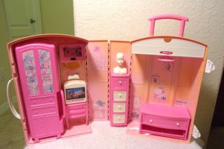 Vintage Barbie Take Along Travel Luggage Case Unfolds Dressing Room Mattel 1995