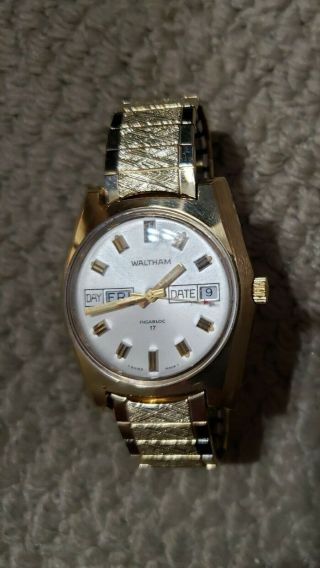 Waltham Incabloc 17 Jewel Day Date Mens Golden Vintage Wristwatch 1960s Era