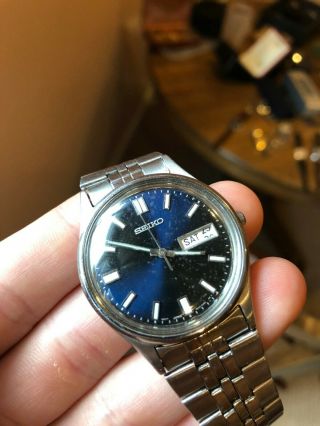 Vintage Seiko Mens 7n43 - 8a30 Day Date Quartz Watch Blue