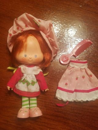 Vintage Classic Strawberry Shortcake Doll With Comb