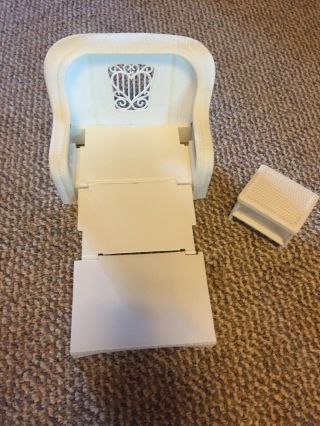 Vintage Mattel Barbie Dream House Doll Furniture White Wicker Sofa / Bed Table 4