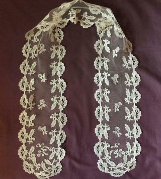 1.  1m EXQUISITE 19th CENTURY BRUSSELS HONITON LACE FICHU SCARF LAPPETS 323 2