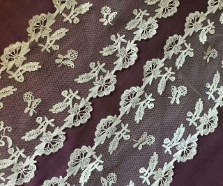 1.  1m EXQUISITE 19th CENTURY BRUSSELS HONITON LACE FICHU SCARF LAPPETS 323 5