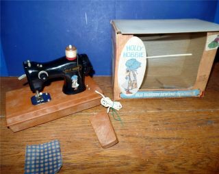 Vintage Holly Hobbie Old Fashioned Sewing Machine Toy W/original Box - 1975