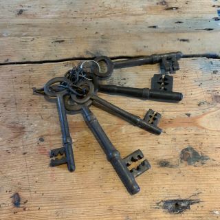 5 X Antique Georgian Large Solid Cast Iron Church / Door Keys