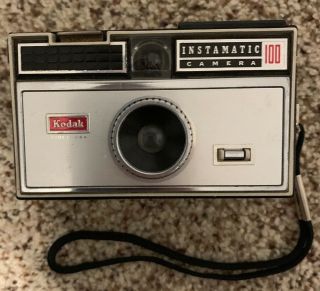 Kodak Instamatic 100 Film Camera In - Antique Vintage Collectible