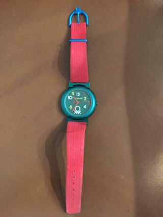 VINTAGE UNITED COLORS OF BENETTON BY BULOVA WATCH QUARTZ RED BAND GREEN FACE 3