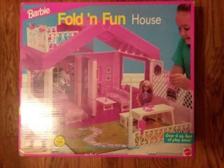 Vintage 1992 Barbie Fold ' N Fun House Turns into a carrying case Mattel 2