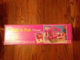 Vintage 1992 Barbie Fold ' N Fun House Turns into a carrying case Mattel 3