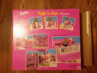 Vintage 1992 Barbie Fold ' N Fun House Turns into a carrying case Mattel 4