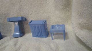 Vintage Blue dollhouse furniture with Renwal baby bathroom IDEAL and others 3