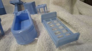 Vintage Blue dollhouse furniture with Renwal baby bathroom IDEAL and others 5