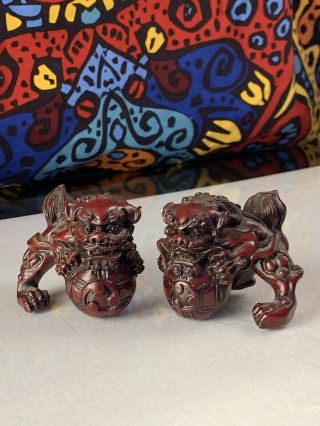 Vtg Chinese Pair Foo Dogs Red Resin Statue Feng Shui Zen Home Decor Paperweight