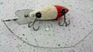 Two vintage Red/White Fishing Lures 3