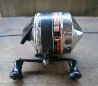 Vintage Zebco Omega 191 Spin Casting Fishing Reel Metal Foot Made In Usa