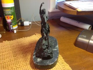 Vint Lost Wax Bronze Scalp Sculpture Marble Base Statue signe Frederic Remington 2