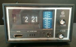 Vintage General Electric Flip Clock Am/fm Radio Alarm 7 - 4426c Ge T85