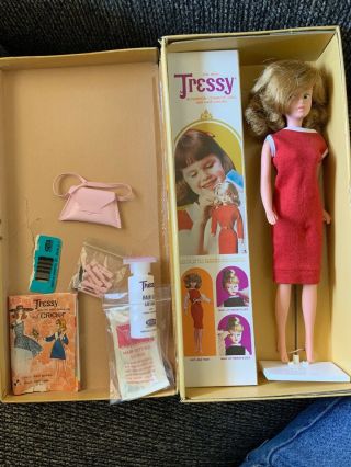 Vintage Tressy Doll In Carrying Case And Accessories