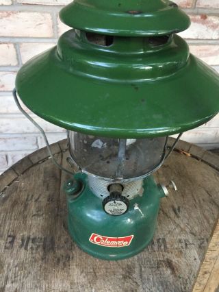 Vintage 1966 Coleman Double Mantle Kerosene Lantern Model 220F 2