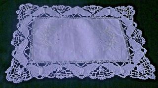 Vintage Embroidered Doily With Bobbin Lace Border Of Butterflies