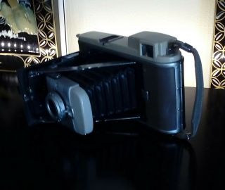 Vintage antique Polaroid Land Camera Model 80A 1958 Beige and Brown 2