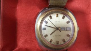 Men ' s Vintage Timex Electronic Watch Day/Date Electric Case 4