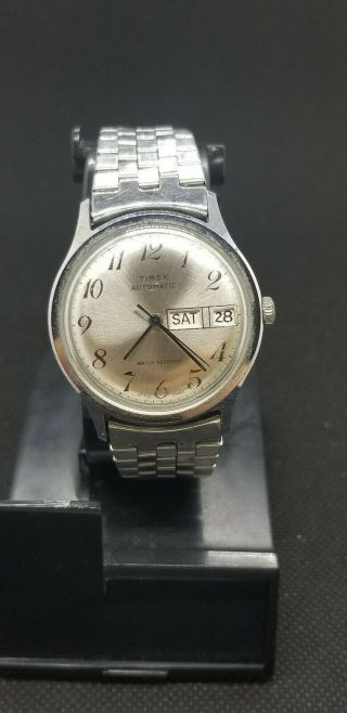 Vintage Timex Day Date Water Resistant Automatic Mens Watch 37710 10980 Running