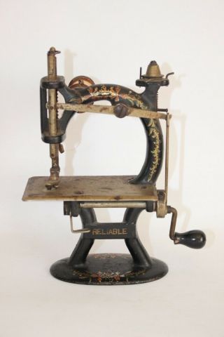 Antique Rare Toy Foley & Williams Realiable Cast Iron Sewing Machine