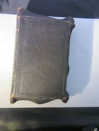 (3) Antique Bibles: S.  S.  Teacher ' s Edition,  Large Print Teacher,  & International 5