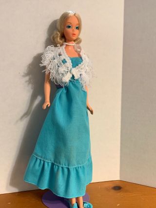 Vintage Barbie Quick Curl Deluxe Doll With Blue Dress Tnt Body Near