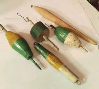5 VINTAGE UNMARKED UNKNOWN GREEN AND WHITE WOOD HAND PAINTED BOBBER FLOATS 2